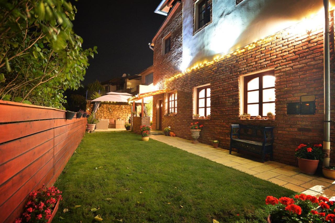 Janicsar Garden Apartman Eger Exterior foto