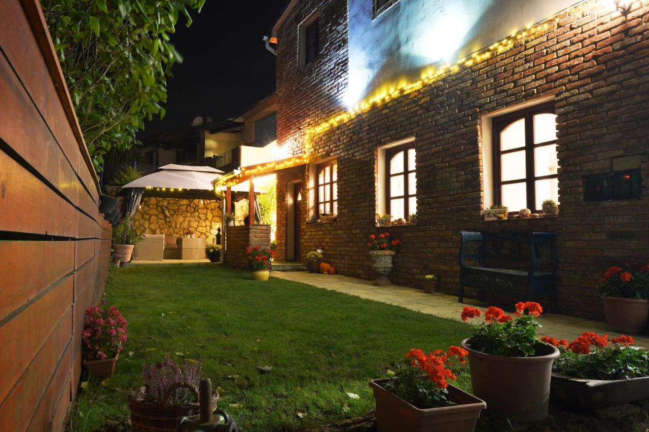 Janicsar Garden Apartman Eger Exterior foto